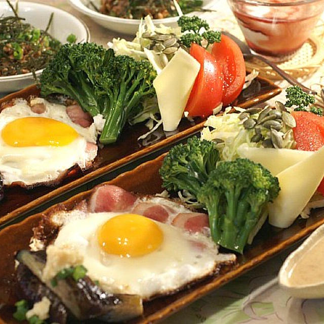 簡単な朝ご飯のご紹介です。納豆／ベーコンエッグなどです。