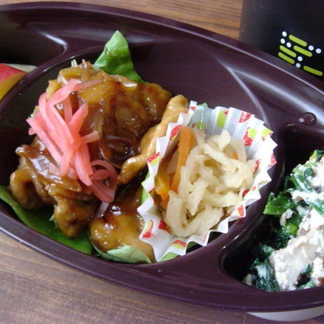 生姜焼きとほうれん草の白和え弁当とクッキー