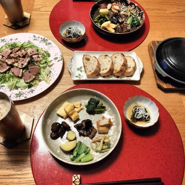 きのこ色々のオイル煮、鴨パストラミのサラダとおばんざい盛り合わせ＋酢の物　全部で12品