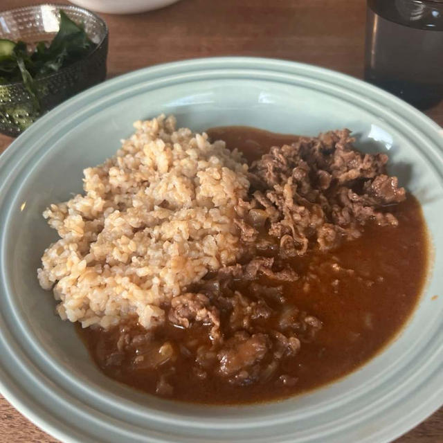 ケチャップとウスターソースだけでOKのハヤシライス。