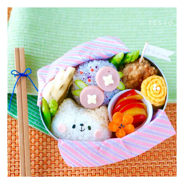 アサガオのデコおにぎりとネコのお弁当