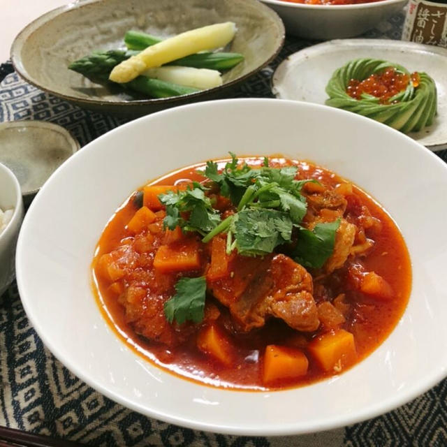 【志麻さんレシピ】塊肉で豪快に！豚肉のトマト煮込み【簡単】