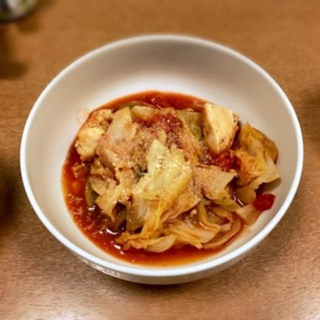 キャベツと鶏胸肉のトマト煮込み