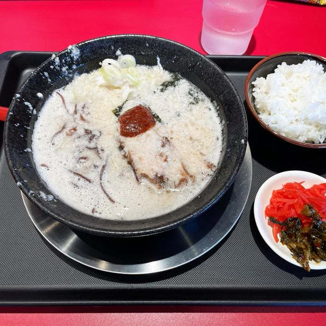とんこつこってりかためで啜る 〜得 餃子5個・ご飯〜