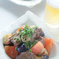 「牛肉となすとトマトの中華風炒め物（レシピ）」「新たまねぎの卵黄のせ」「卵焼きカニカマあんかけ」「あさりの酒蒸し」