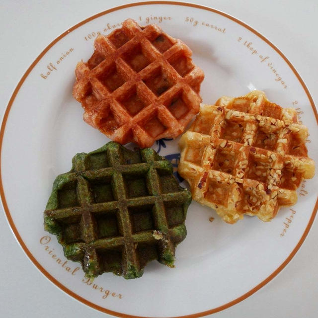 マネケンのワッフル、苺の果実と天空の抹茶#今日のおやつはこれ