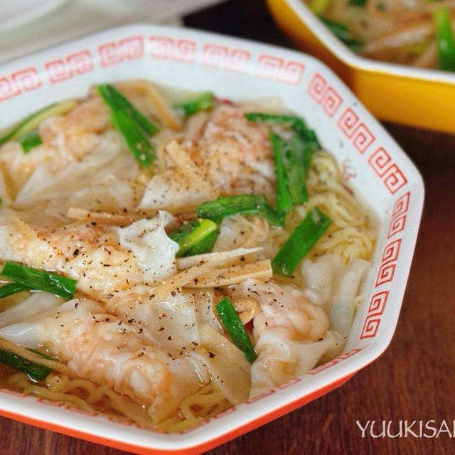 エビぷりぷりワンタンと、 つるつる中華麺、 あっさりスープ、最高の一杯！　　