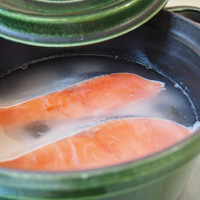 ストウブで♪塩麹鮭の簡単炊き込みご飯