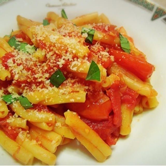 【レシピ】シンプル簡単！トマトソースのショートパスタ