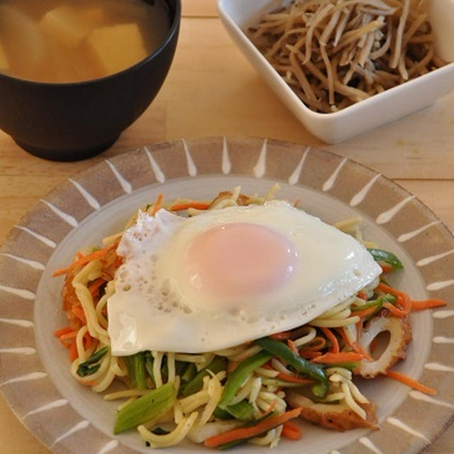 特売品大集合！目玉焼きのっけ焼きそば定食【1週間節約献立】