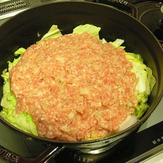 白菜とひき肉のストウブ蒸し。