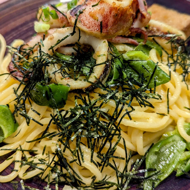 イカのオーブン焼きとパスタ