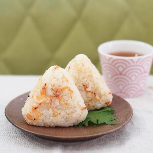 炊飯器で１発♡桜えびで春の炊き込みごはん♡