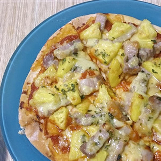 保存の食材とソースを使って簡単10分☆塩豚とパイナップルのピザ
