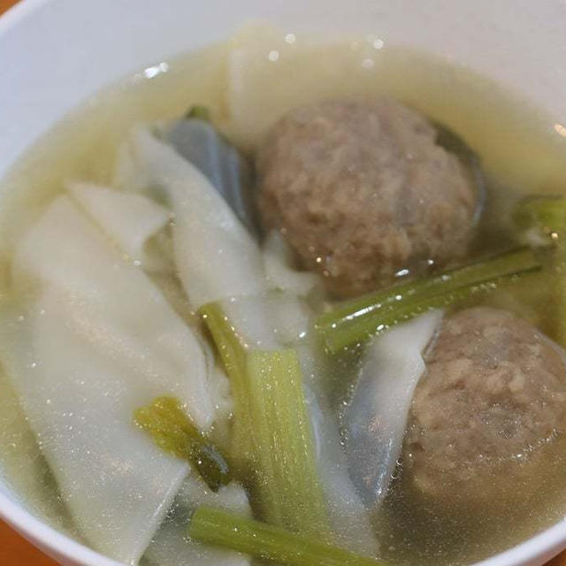餃子の皮リメイクでお手軽ワンタン風スープ(*^^*)