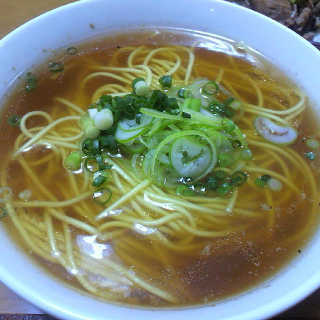 晩ごはん。中華そば。。。肉丼。。。