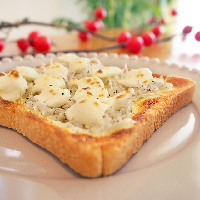 しらすとクリームチーズのトースト
