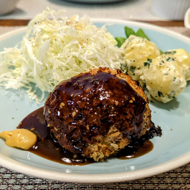 ほうれん草とひじきが入った揚げないメンチカツ