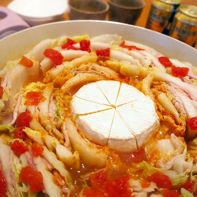 重ね白菜と丸ごとカマンベールのトマト鍋