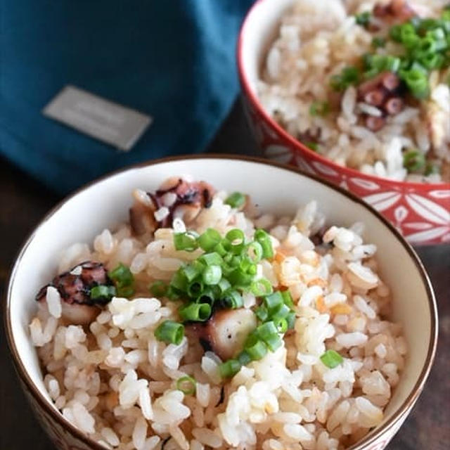 白だしで簡単！タコと油揚げのこくうま炊き込みご飯