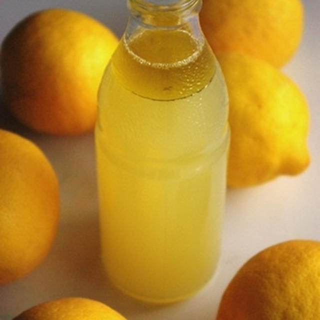 便利♪　レモン汁の瓶詰め