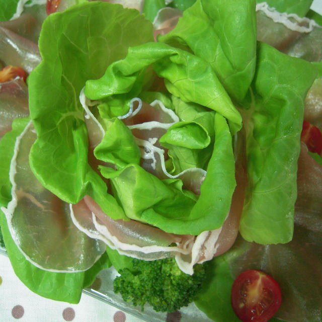 ボストンレタスde生ハム薔薇サラダ