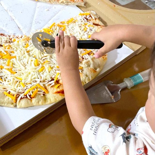 コストコのピザ…2歳だって手伝いたい。の、話。