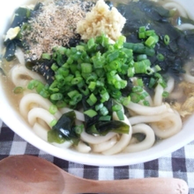 わかめとたまごの生姜風味あんかけうどん