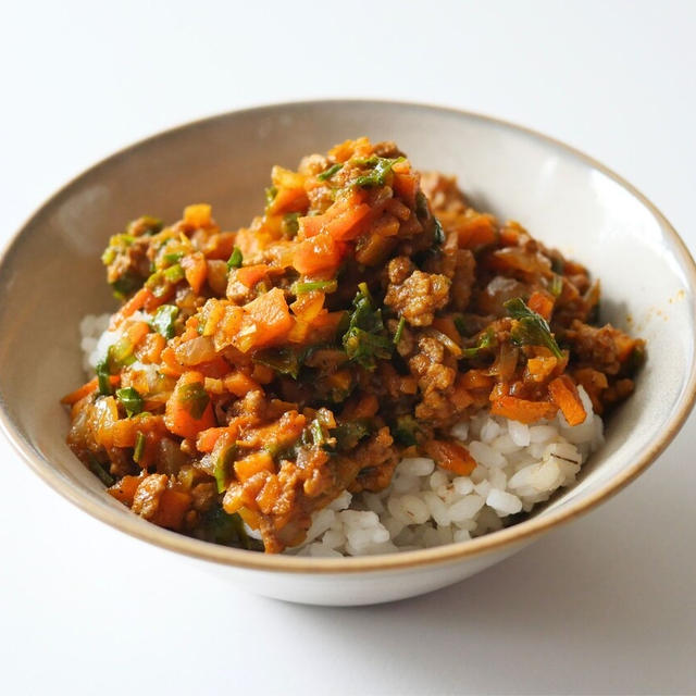  チャーハンを作るつもりがひき肉を見つけ炒めてドライカレー