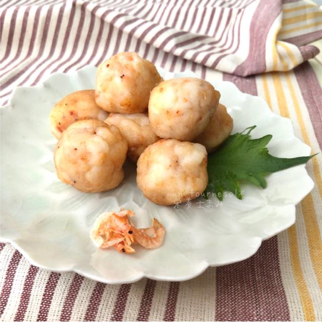 【混ぜて揚げ焼きに！】お弁当にも♡おろし蓮根の桜えび団子♡レシピ