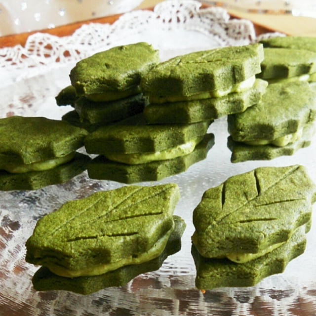 濃い抹茶のクリームサンド/レモンマカロン