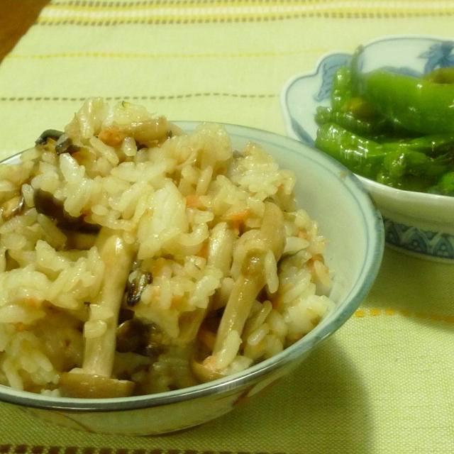 きのこ釜めし風電子レンジごはんとシシトウ炒め