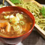 ■麺類【温かいけんちん汁で戴くつけうどん】地元緑茶葉が練り込まれた麺です♪