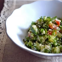 【 タブーリサラダ　グルテンフリーで全部お野菜！】カリフラワーが米粒に？レバノンの本格的な味！