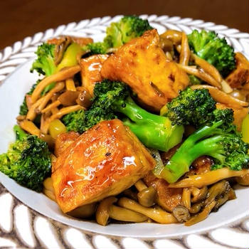 主役級の節約おかず！栄養満点「厚揚げとブロッコリーの甘辛炒め」レシピ｜作り置き・お弁当にも◎