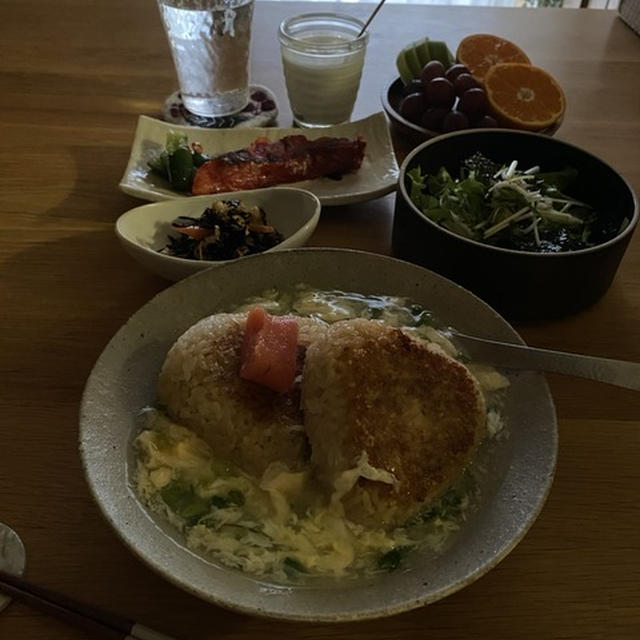 久しぶりの朝ごはんに大喜び