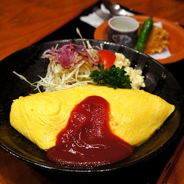 フワフワぷるるんオムライス　　【深谷・黒んぼ食堂】