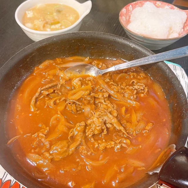 ランチは焼き肉のタレでハヤシライスです！！