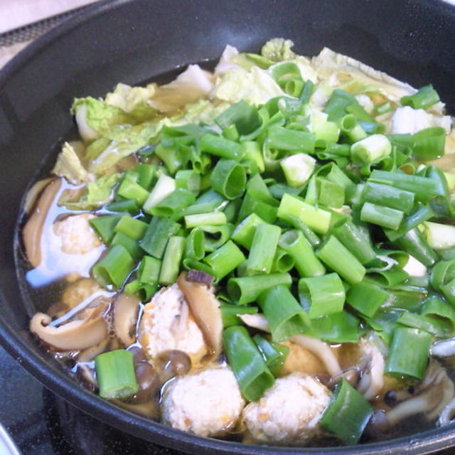 鶏団子ときのこの中華風鍋。
