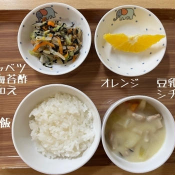 幼稚園の給食（豆乳シチュー）