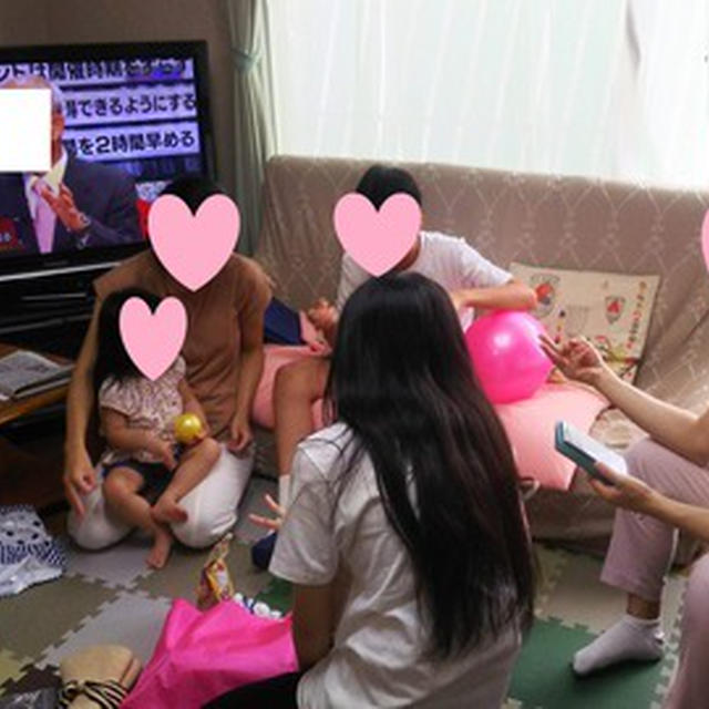 娘　実家で従兄弟に遊んでもらう