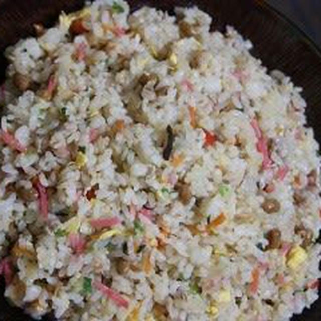 4月20日　　納豆炒飯と わかめの コンソメスープ