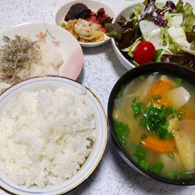 野菜たっぷり朝ご飯。美味しいご飯の炊き方