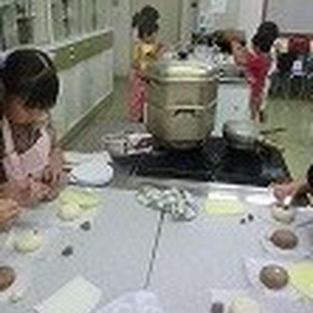 夏休み子供たちの‘パンダ蒸しパン’作り！！