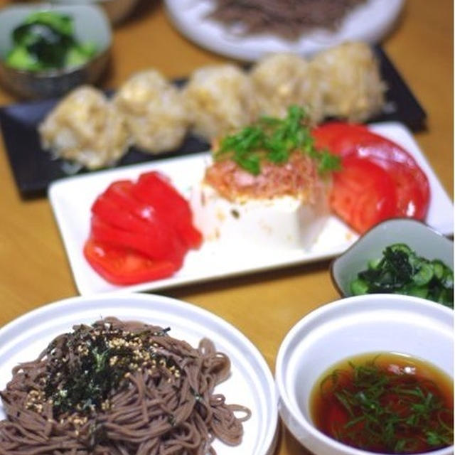 ざる蕎麦と、きのこの炊き込み御飯。