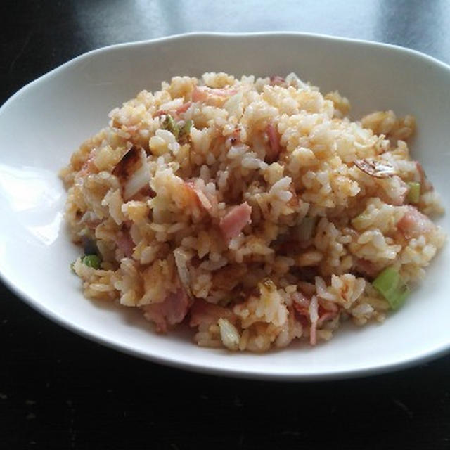 味覇(ウェイパー)を使って簡単本格炒飯を作ろう♪と晩ごはんは定番のアレ♪