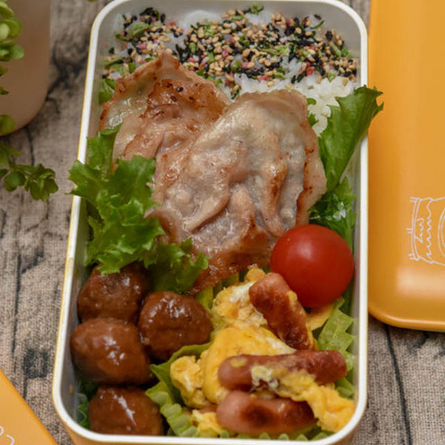 中学生男子弁当｜豚肉の塩焼き・ミートボール（市販）・ポークビッツの卵炒め