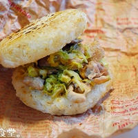 豚肉の味噌生姜焼きライスバーガー☆