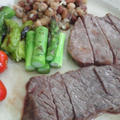 牛フィレ肉＆赤身のグリルミスト・いろいろな豆の煮込み添え