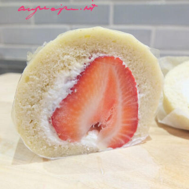 苺ロールケーキ